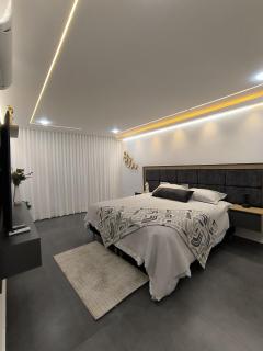 Robles Penthouse - - 7