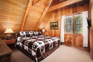 3 king bedrooms with hot tub, pool table, arcade game, great location! - 1