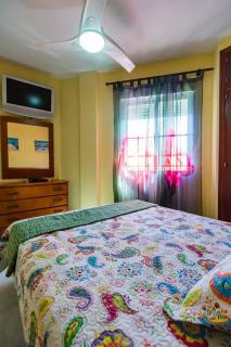 SH 7 Esquinas. Apartamento céntrico con parking - 1