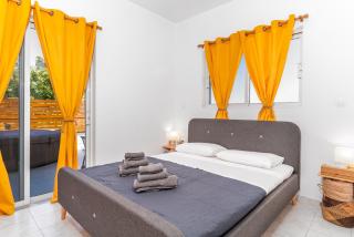 Marvinas seaside apartments, GAIA apartment & HYDOR jacuzzi apartment - Kremasti - 2