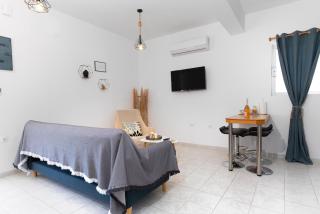 Marvinas seaside apartments, GAIA apartment & HYDOR jacuzzi apartment - Kremasti - 1