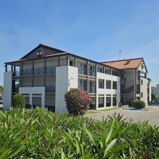 B&B HOTEL Avignon 1 - Le Pontet - 0