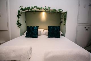 Town Centre Oasis with Two Hot Tubs - Cheltenham - 4