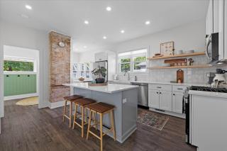 Stylish Home w/Fire Pit | Near Downtown & Weddings - Oconomowoc - 7