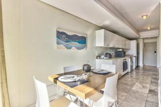 Harbour Bridge Apartment on Waterfront Canal - 3