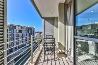 Harbour Bridge Apartment on Waterfront Canal - 2
