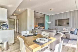 Harbour Bridge Apartment on Waterfront Canal - 9
