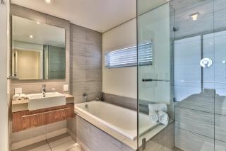 Harbour Bridge Apartment on Waterfront Canal - 8