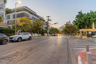 Blueground at Ramat HaHayal, Garden view, Balcony - Tel Aviv - 2