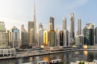 Waves - Premium 1BR Apartment Overlooking Burj Khalifa - 8
