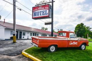 The Lake House Inn - Laurie - 1