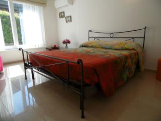 Sunny Villa with Terrace - 8