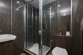 3 Beds - Perfect for Business Travellers & Families - FREE Parking & WiFi - 6