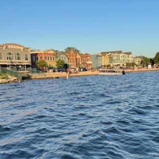 Well Appointed Home | Large Patio + Steps to Lake - Pewaukee - 9