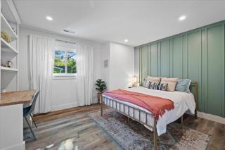 Designer Home w/ Lake Views+Walk to Downtown&Beach - 5