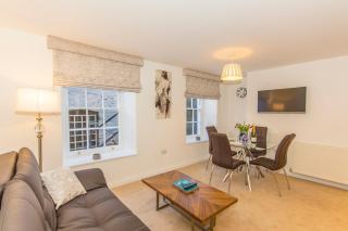 Luxury lower ground floor apartment street view - 6