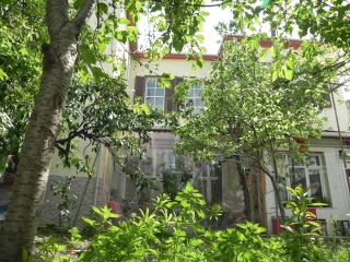 Lotus Garden Hostel Izmir - 0