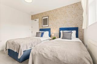 Furnished 6 BR - Parking, Monthly Stays - Leavesden Green - 7