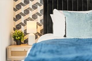 Furnished 6 BR - Parking, Monthly Stays - Leavesden Green - 6
