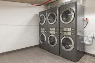 Sea Point Modern 2-Bed with Ocean Mountain Views - 6