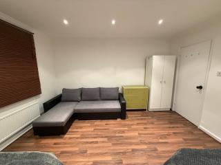 Warren Street 4 Bedrooms Private Suite - 4