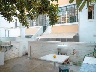 Charming 1BR with Terrace Praça das flores | By Airnest - Lissabon - 1