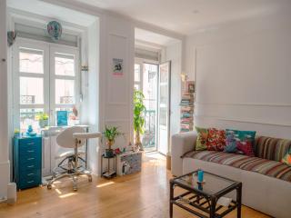 Charming 1BR with Terrace Praça das flores | By Airnest - Lissabon - 8