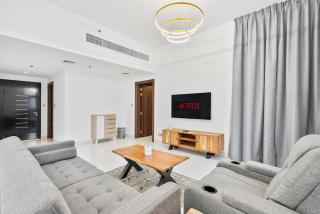 1BR Gem with Lake View Plus Pool and Gym Access - 4