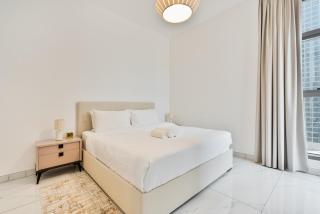 1BR Gem with Lake View Plus Pool and Gym Access - 8