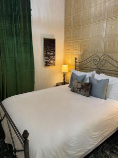 The Block Basic Room - Queen - Bisbee - 7