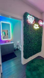 1BR, 1 Bath Apmt with Pool and Riverfront View Only Steps from The Banks & Stadiums ! - Cincinnati - 0