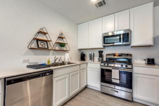Lackland AFB Graduation dream home, with pool! - San Antonio - 9