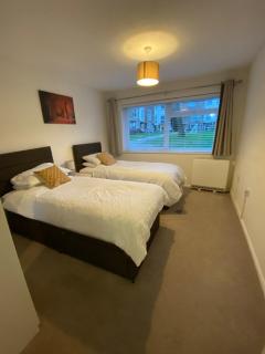 Forest Way Lodge - 2 Bedroom Home In Three Bridges Crawley Near Gatwick - Crawley - 9