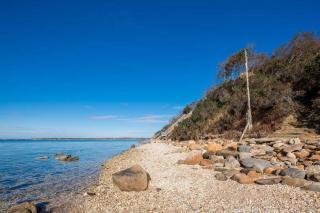 Bluffside Cove by Rove Beachfront Villa w Pool Sauna - Sag Harbor - 7