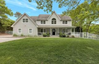 Red Creek Manor by RoveTravel Family 4BR w Grill & Pool - Hampton Bays - 9