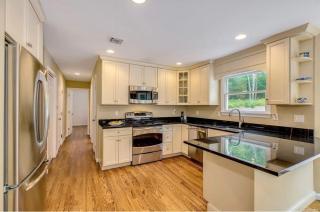 Red Creek Manor by RoveTravel Family 4BR w Grill & Pool - Hampton Bays - 5