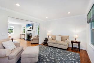 Red Creek Manor by RoveTravel Family 4BR w Grill & Pool - Hampton Bays - 3