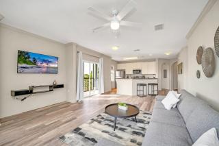 Modern Pet-Friendly - 2BR Condo - 6 mins from Disney - 8
