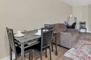 Queen Bed Modern Studio Apartment in Huntsville - 5