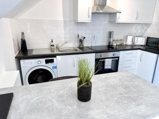 City Centre Embankment View Apartment Sleeps 3 - Cardiff - 8