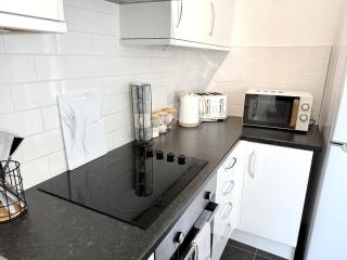 City Centre Embankment View Apartment Sleeps 3 - Cardiff - 2