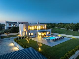 Villa Ana Škicini for 10 people with heated pool, kids activities and sea view near Novigrad - Juršići - 0