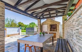 Lovely Apartment In Medulin - 1
