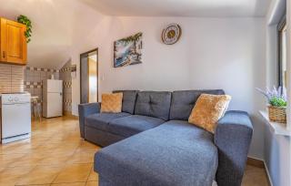 Lovely Apartment In Medulin - 8