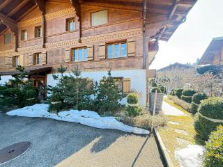 Warm And Spacious Chalet Surrounded By Greenery - Gstaad - 0