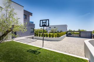Villa Ana Škicini for 10 people with heated pool, kids activities and sea view near Novigrad - Juršići - 8