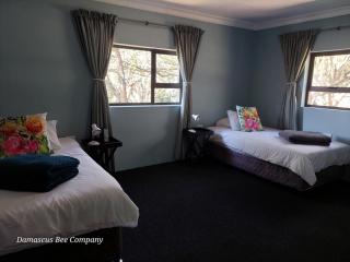 Country Breez Inn - Port Elizabeth - 4