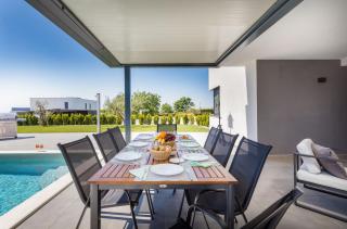 Villa Ana Škicini for 10 people with heated pool, kids activities and sea view near Novigrad - 6