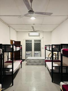 Trinco Chill Zone Hostel - Trincomalee - 9