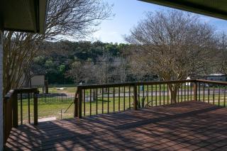Lazy Southern Getaway - Canyon Lake - 3